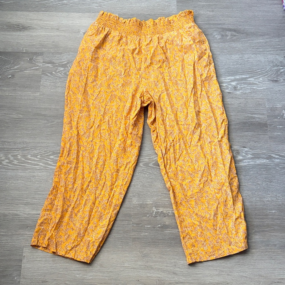 Old Navy Yellow Printed Cropped Pants